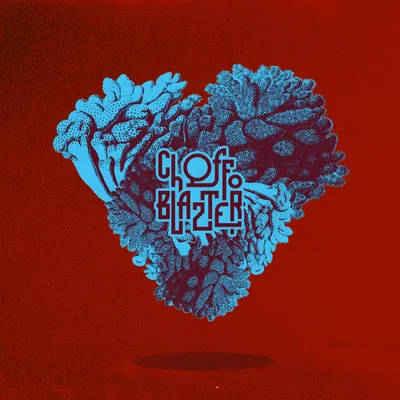 Le cœur de corail bleu de la pochette, sur fond rouge